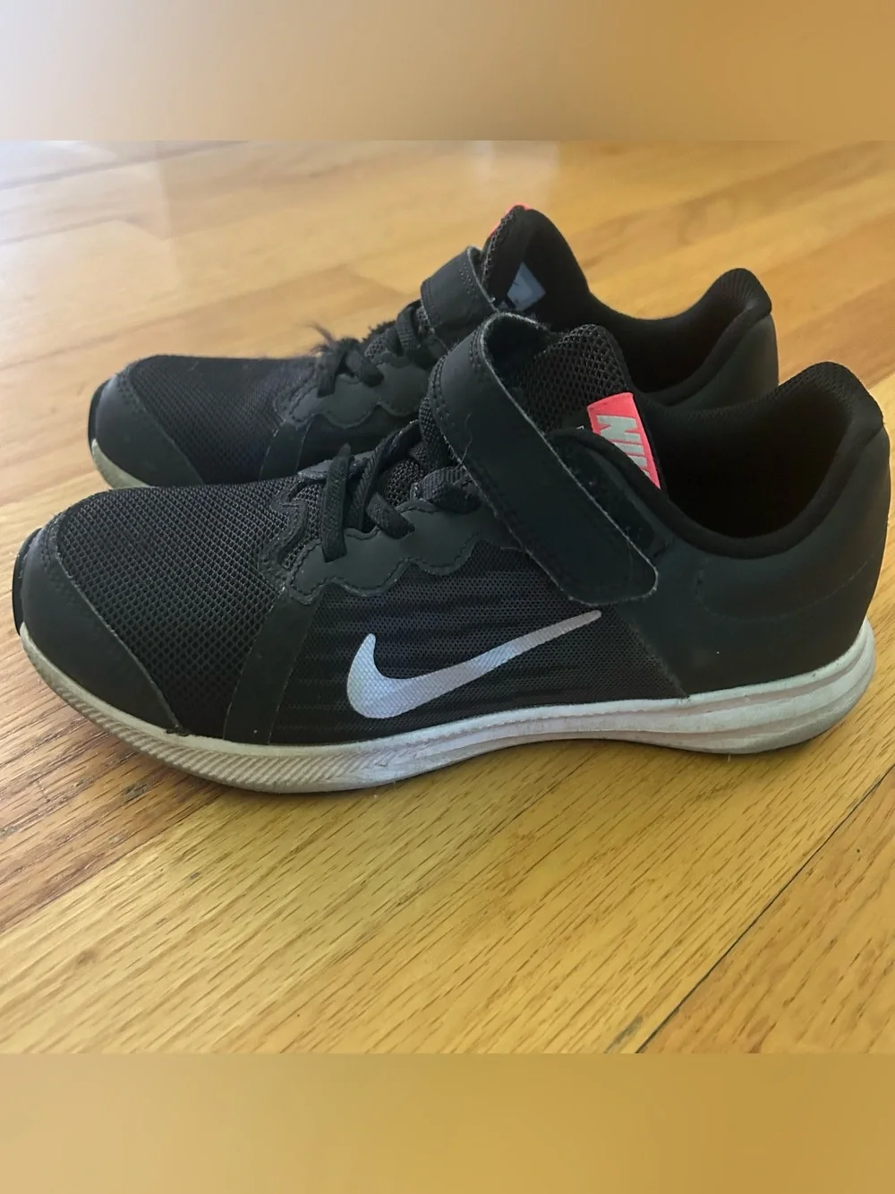 Girls Nike Downshifter size 2.5 Black Pink